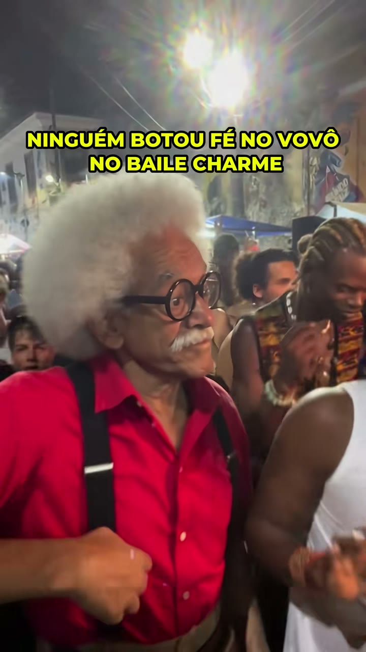 Ninguém botou fé no vovô no baile charme 🕺🏿 O Seu Zé deu um rolé na Pedra do Sal, mas é cria do Viaduto de Madureira!