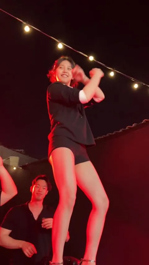 Eunjin's Tecktonik Dance Rocks the DJ Party