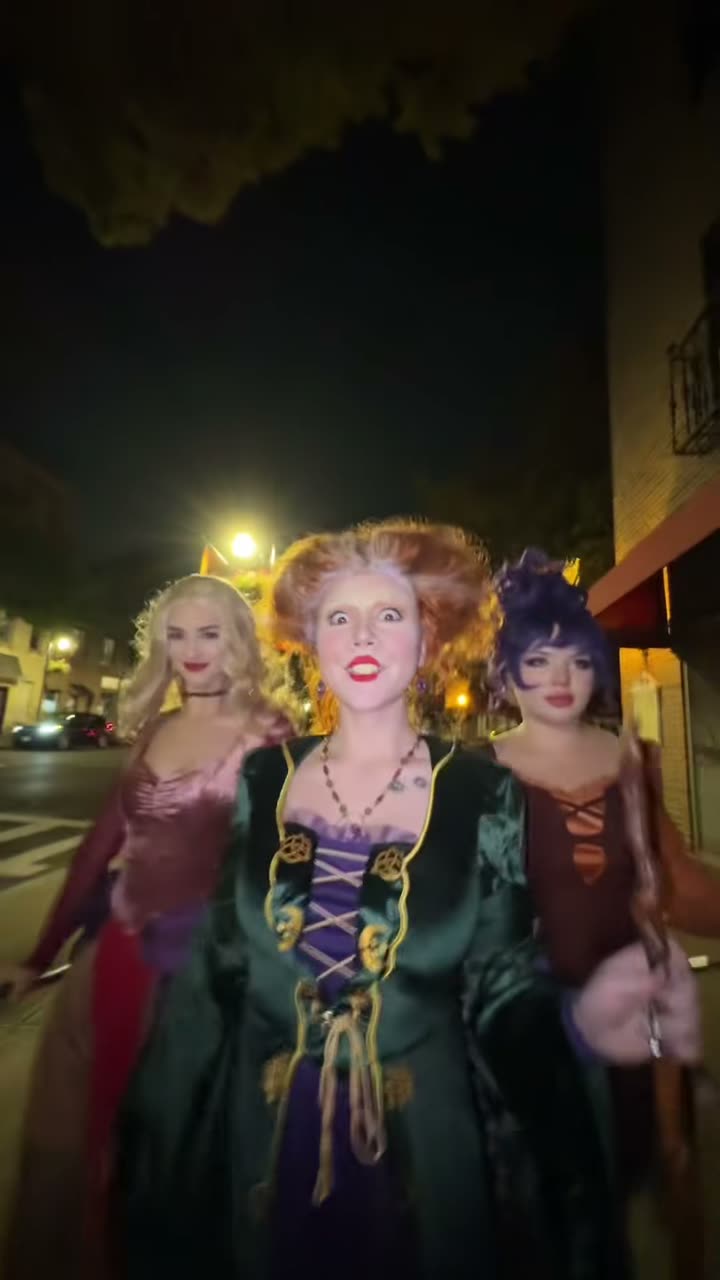The three-witch walk that made the trend huge
